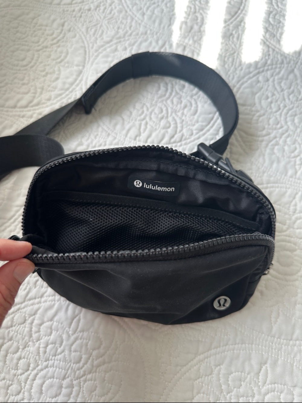 Lululemon Everywhere Belt Bag - Picture 3 of 4